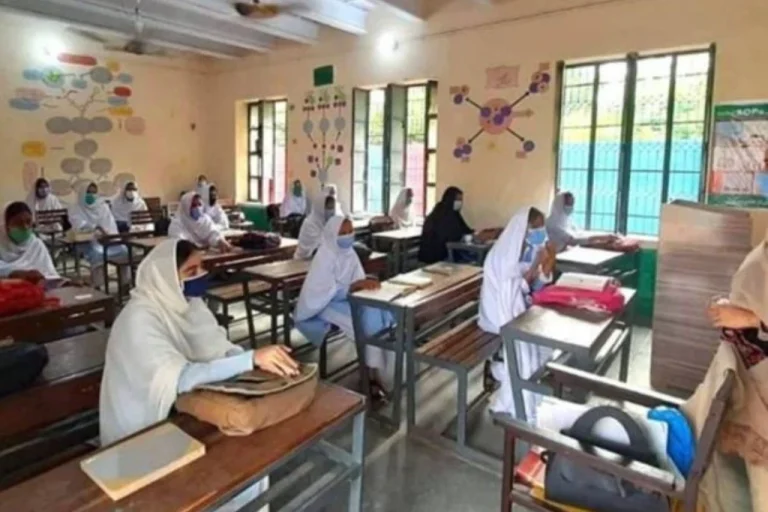 CM Maryam Nawaz Launches Mobile Montessori and School Transport for Punjab